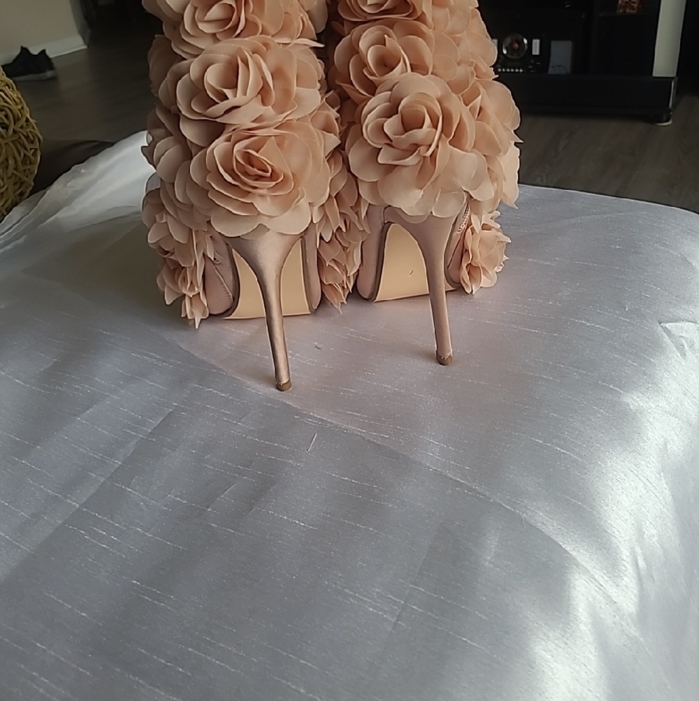 Privileged Xoanna Stilettos (7) nwot